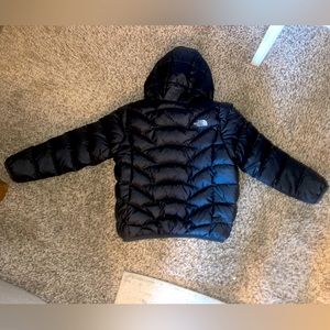 Child north face puffer jacket. Size 7/8 barely worn perfect condition.